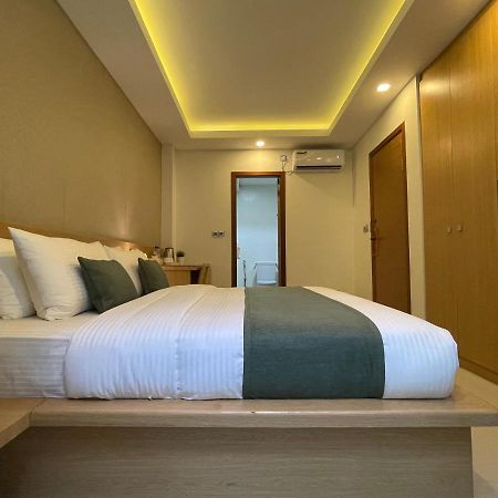 Huvan Beach Hotel At Hulhumale Exteriör bild