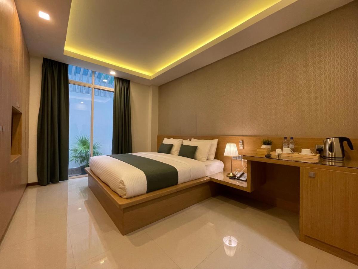 Huvan Beach Hotel At Hulhumale Exteriör bild