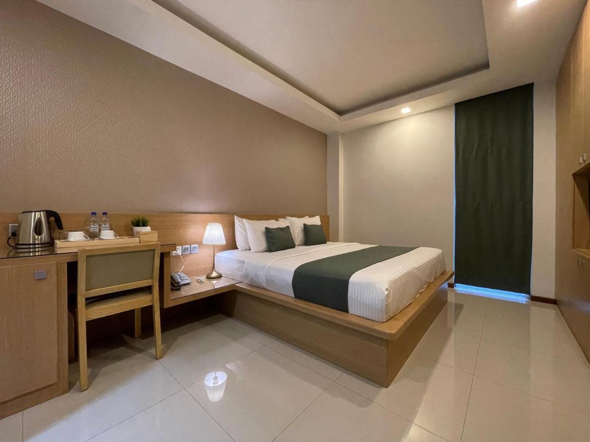 Huvan Beach Hotel At Hulhumale Exteriör bild