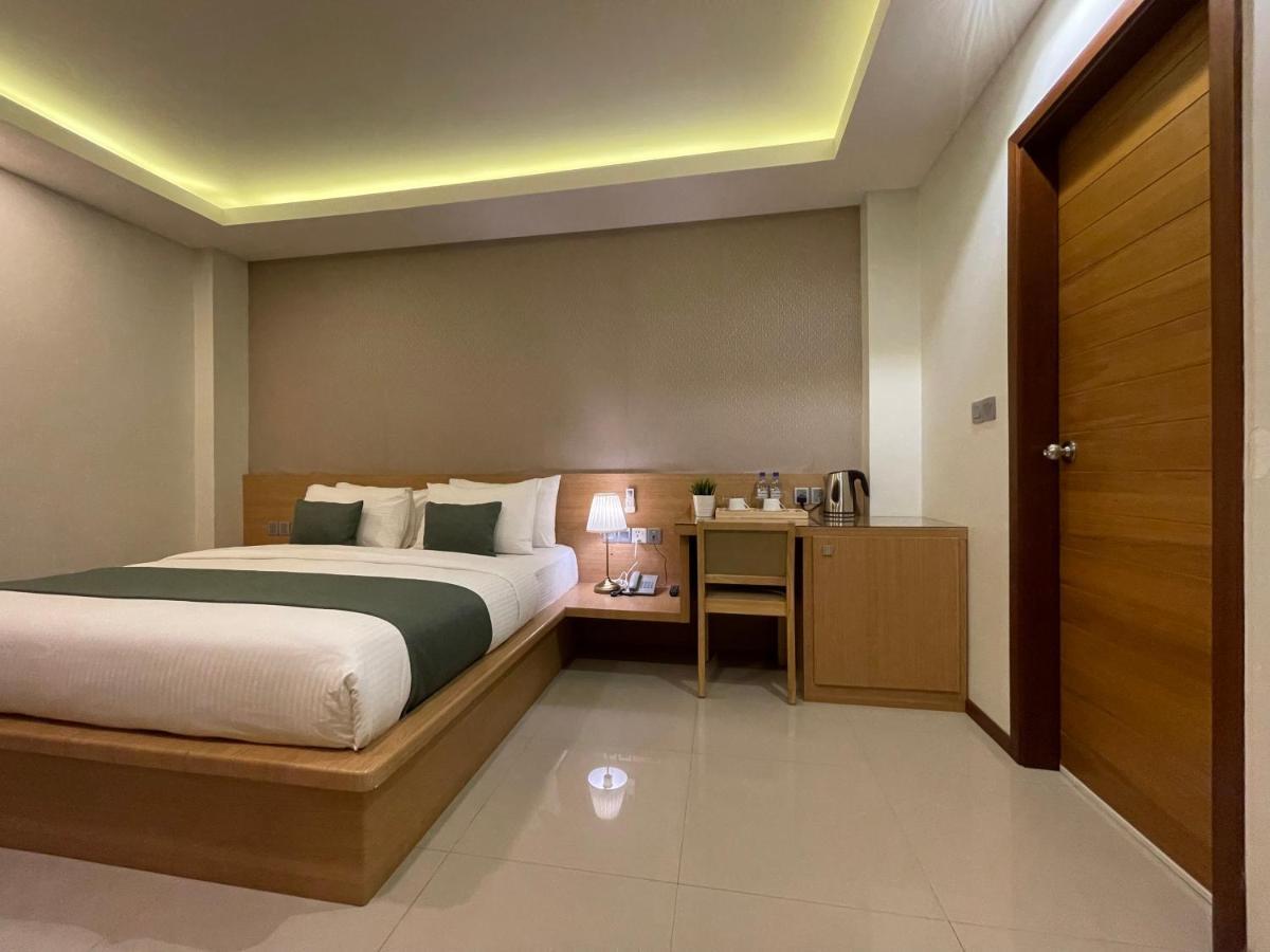 Huvan Beach Hotel At Hulhumale Exteriör bild