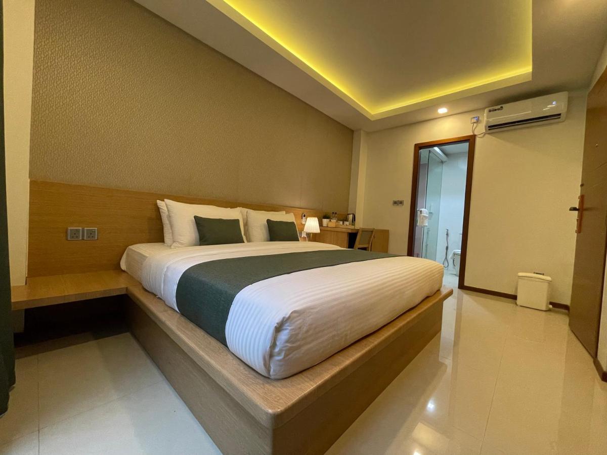 Huvan Beach Hotel At Hulhumale Exteriör bild