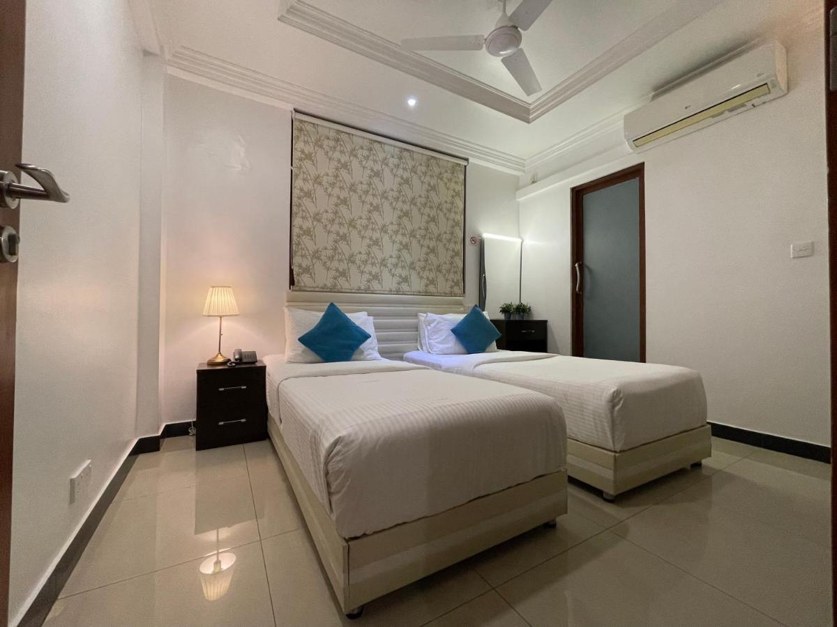 Huvan Beach Hotel At Hulhumale Exteriör bild