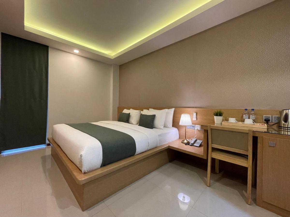 Huvan Beach Hotel At Hulhumale Exteriör bild