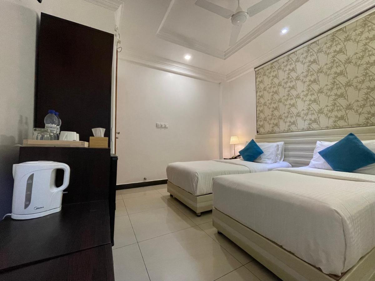Huvan Beach Hotel At Hulhumale Exteriör bild