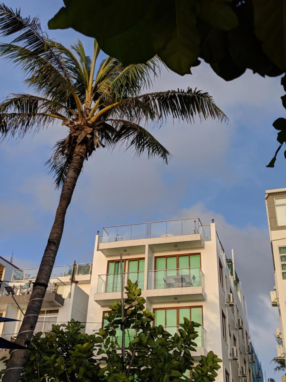 Huvan Beach Hotel At Hulhumale Exteriör bild