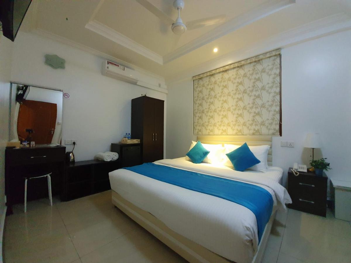 Huvan Beach Hotel At Hulhumale Exteriör bild