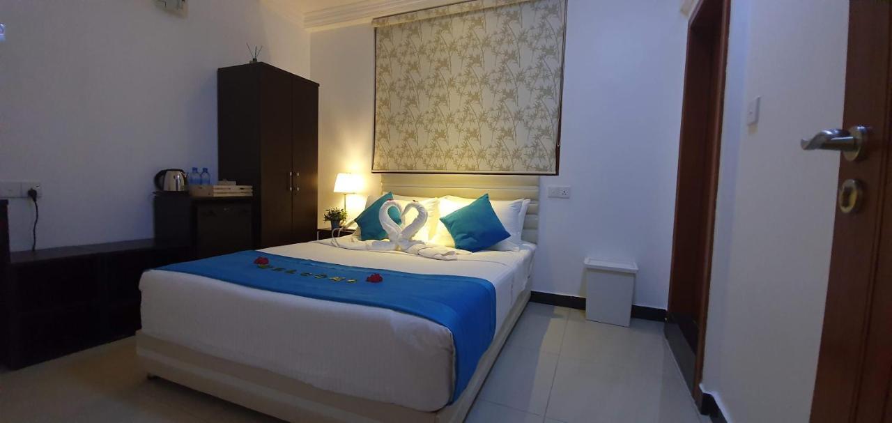 Huvan Beach Hotel At Hulhumale Exteriör bild