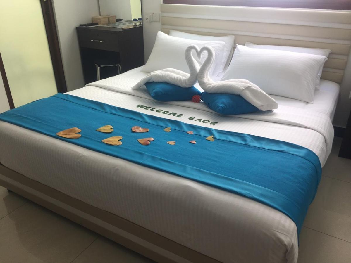 Huvan Beach Hotel At Hulhumale Exteriör bild