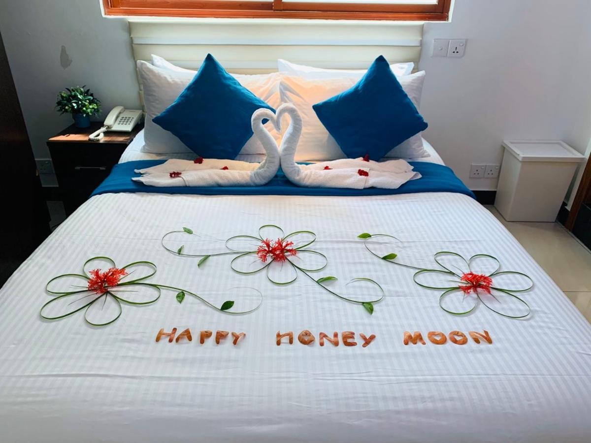 Huvan Beach Hotel At Hulhumale Exteriör bild